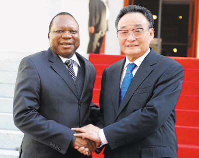 吴邦国同志生平