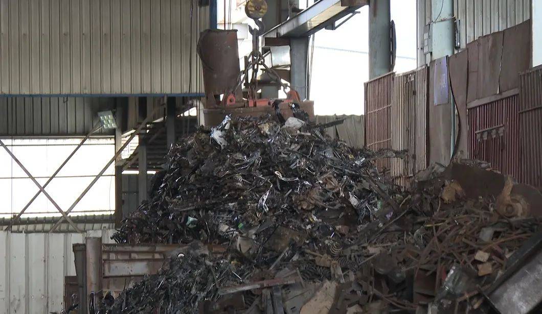 以旧换新,汽车回收产线有点忙