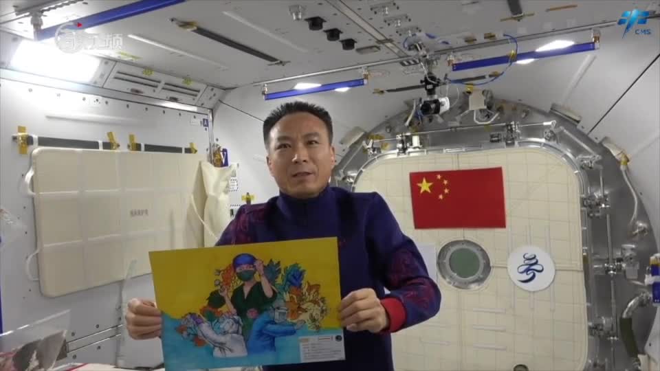 我国首次天地同步举办“天宫画展” 神十九乘组在轨展示并视频祝福