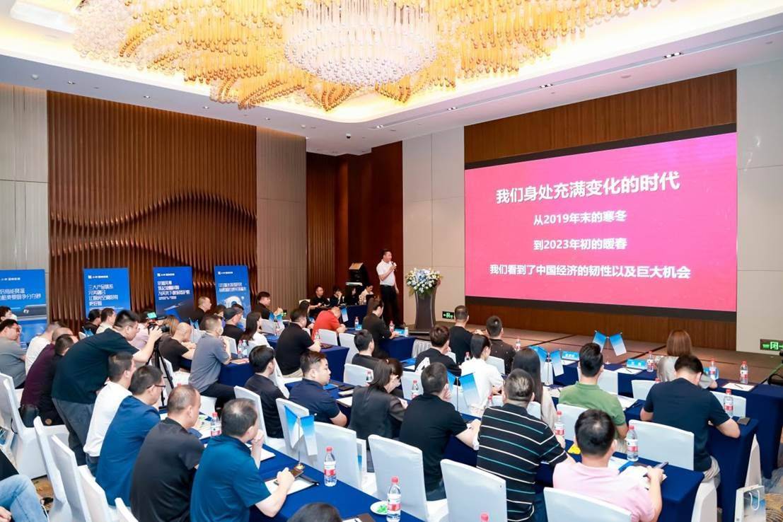 共话中国经济新机遇丨专访:绝大多数在华德企希望持续深耕中国——访德国法兰克福金融与管理学院教授勒歇尔