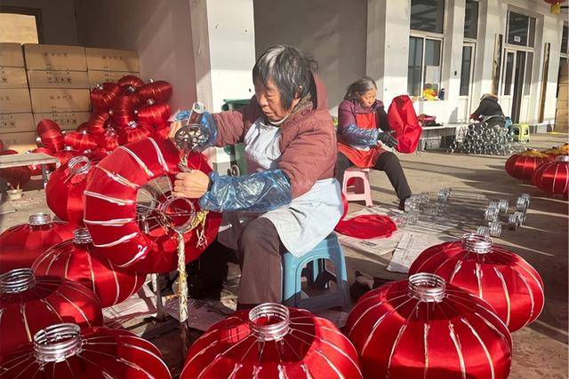 中国蛇年新春文旅活动提前上新年味渐浓