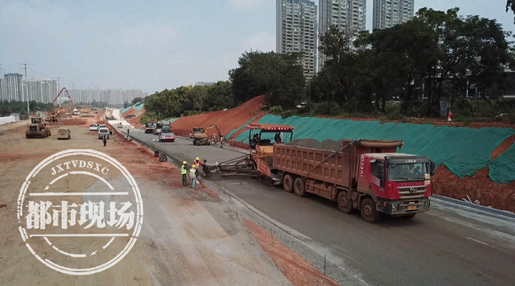 春节假期多地铁路工程建设“不停工”