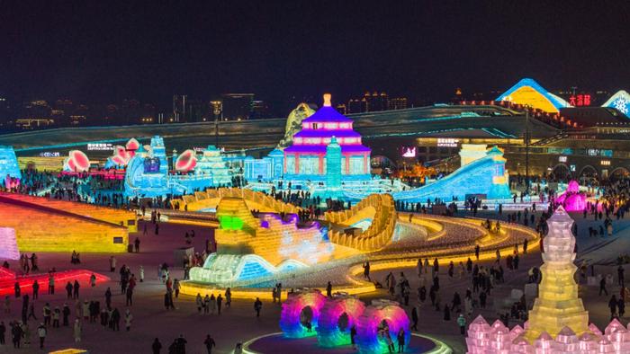 新华全媒+|刷新纪录!第26届哈尔滨冰雪大世界游客量超356万人次