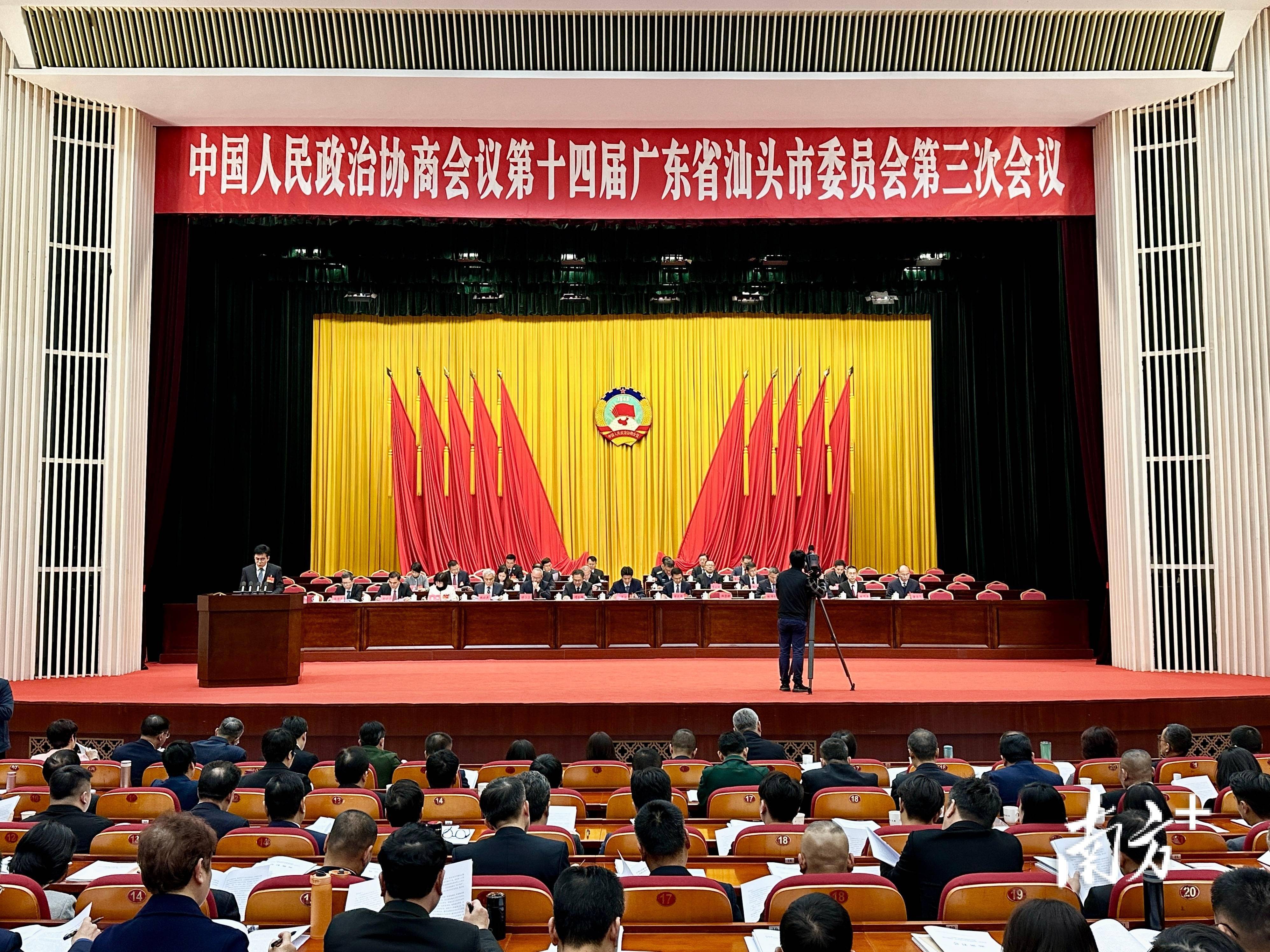 两会丨全国政协十四届三次会议首场“委员通道”集体采访活动举行