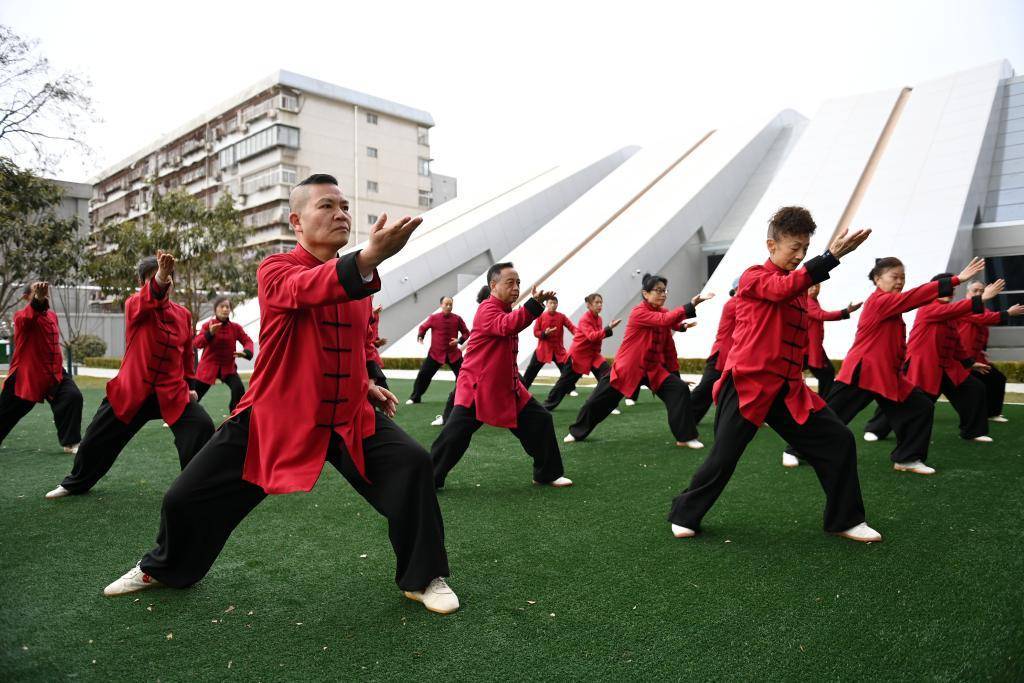 设施近民 老幼同惠 科技赋能——代表委员话“十四五”全民健身计划实施成效