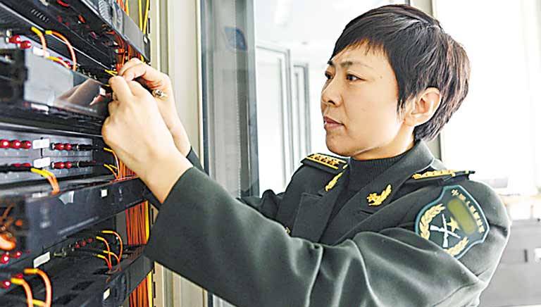 两会镜距离 | 春风有信 芳华如她