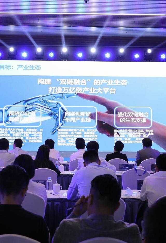 新华全媒+|资金链与产业链“双向奔赴”——天津推动金融与全产业链深度融合观察