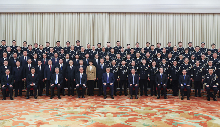 李强主持召开国务院第八次全体会议 深入学习贯彻习近平总书记在全国两会期间的重要讲话精神 对落实国务院2025年重点工作进行部署