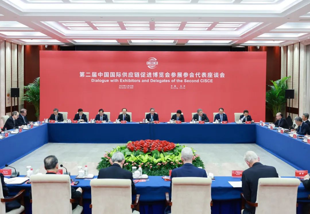 李强出席中国发展高层论坛2025年年会开幕式并发表主旨演讲