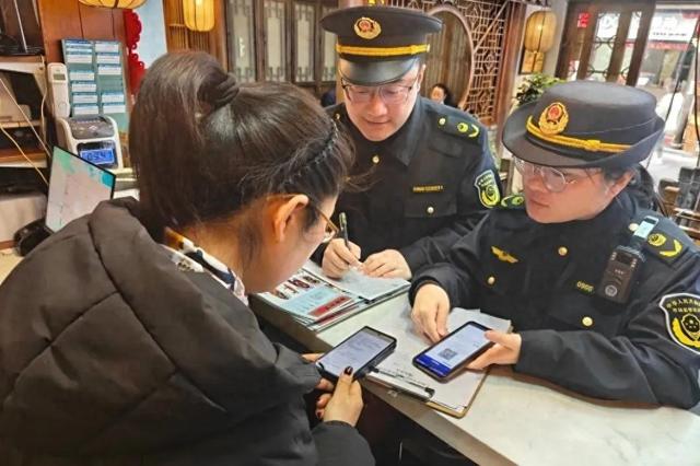 上海多部门联合执法亮码检查,减负增效提升营商环境
