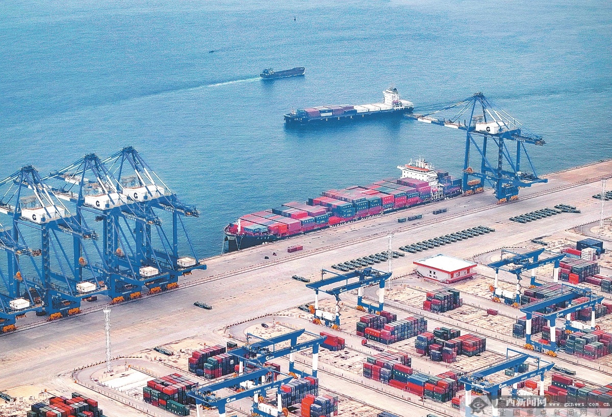 西部陆海新通道铁海联运班列累计运输货物突破400万标箱