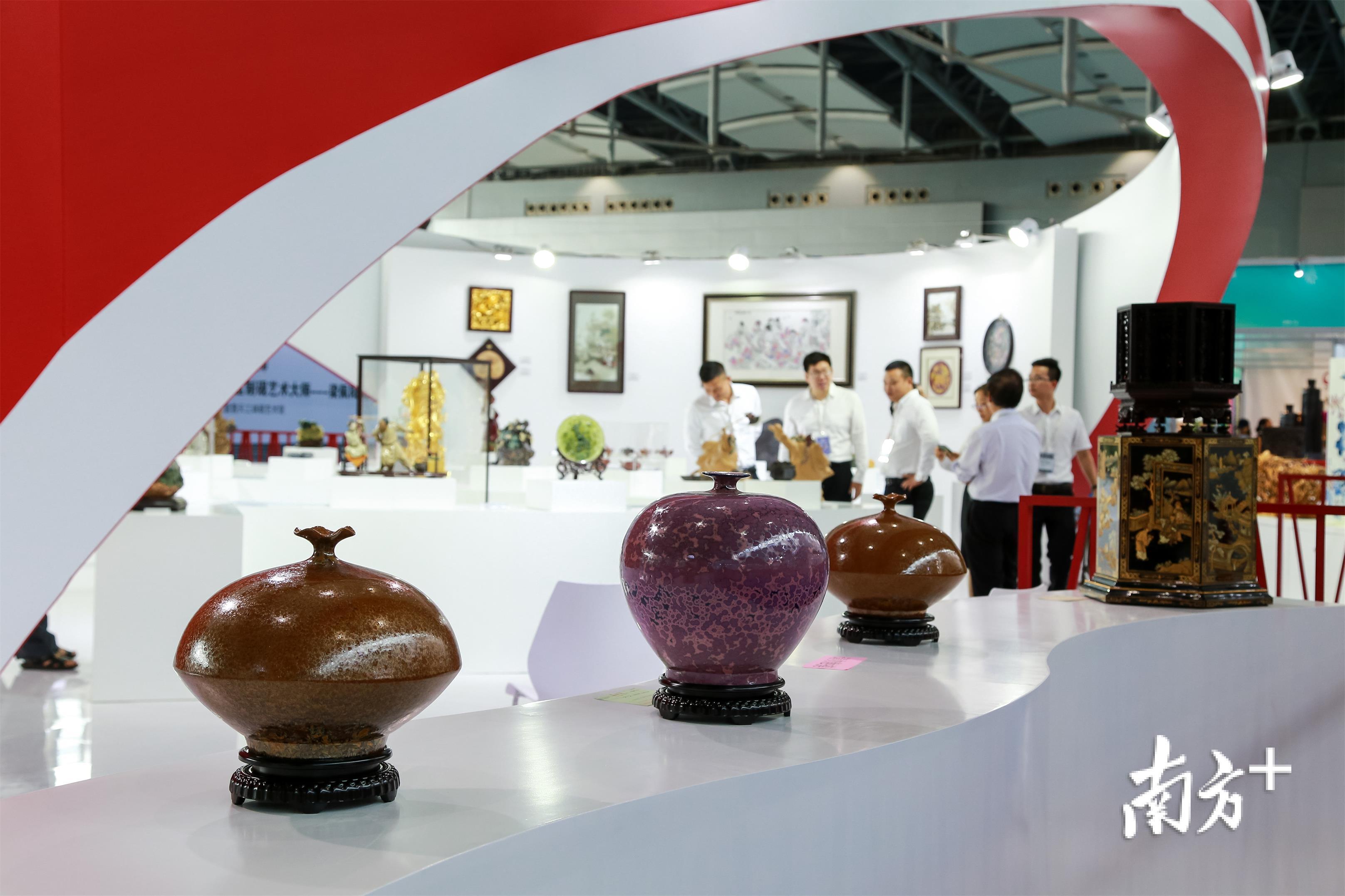 岭南控股携手中免集团等公司 拟成立广州市内免税店