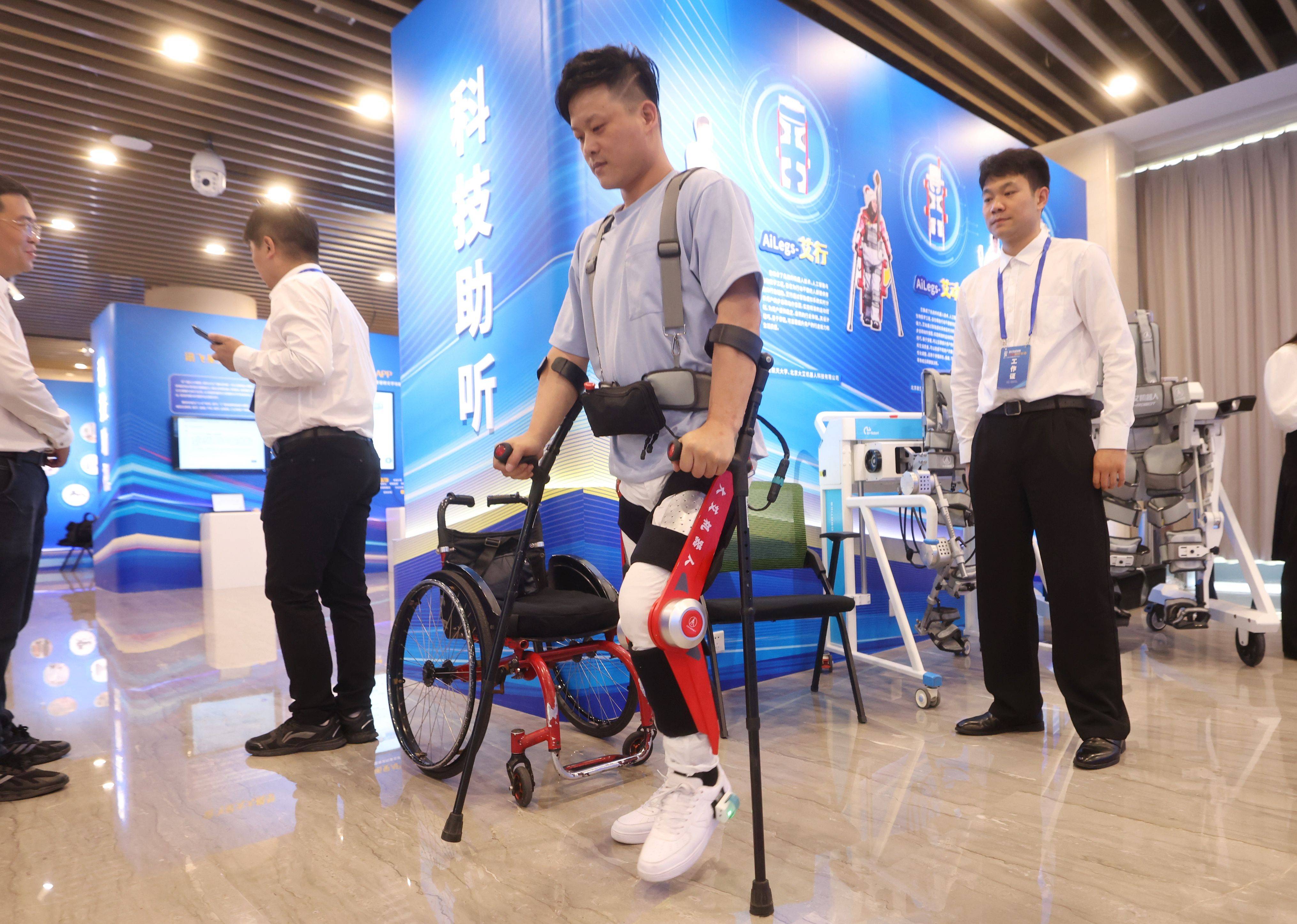 实探人形机器人技能大赛:展示场景升级 向实用化进化