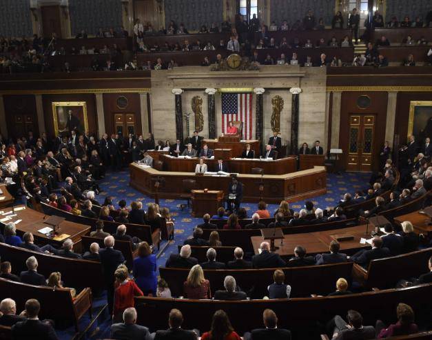 特朗普会见鲍威尔 敦促美联储降息