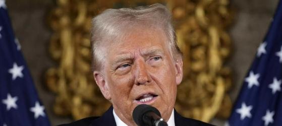 特朗普称将把钢铝关税提高至50%