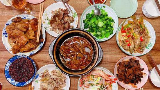 返乡、度假、出行、年夜饭……2023过年，年轻人“动吃动吃”迎春节