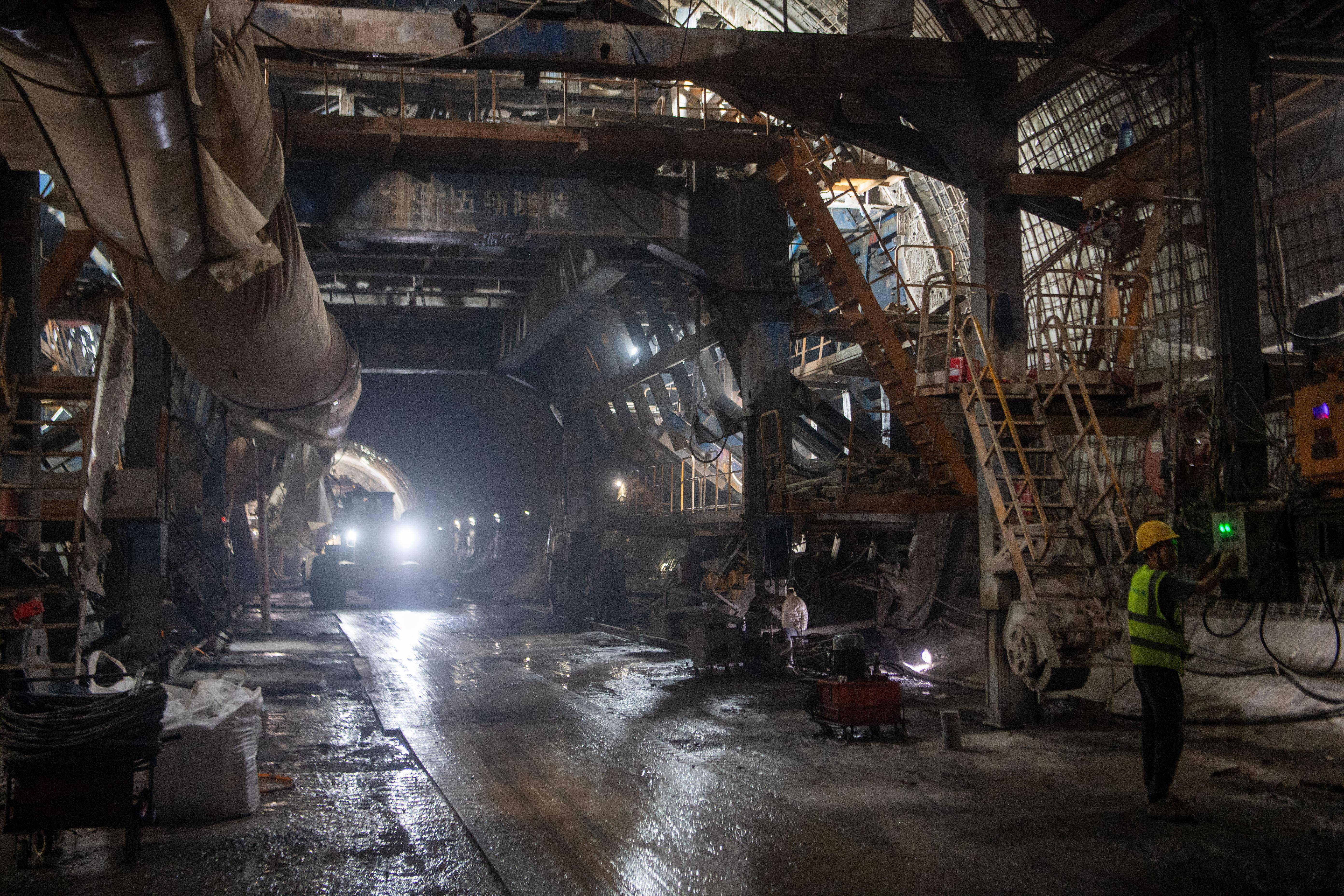 渝厦高铁重庆东至黔江段开通运营