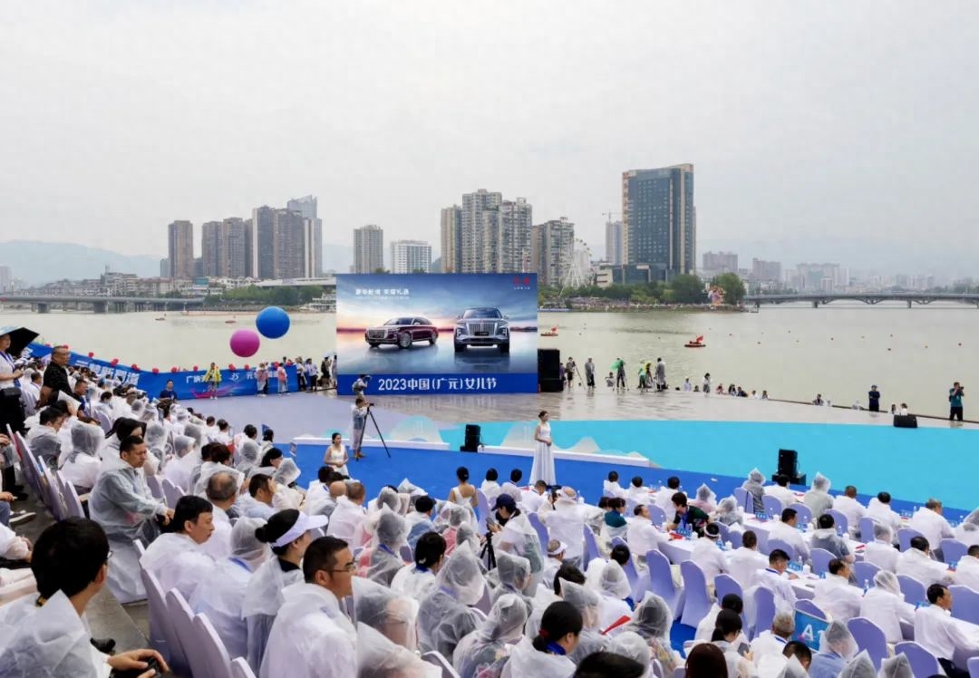 中国一汽红旗嘉年华汽车文化巡礼活动举行