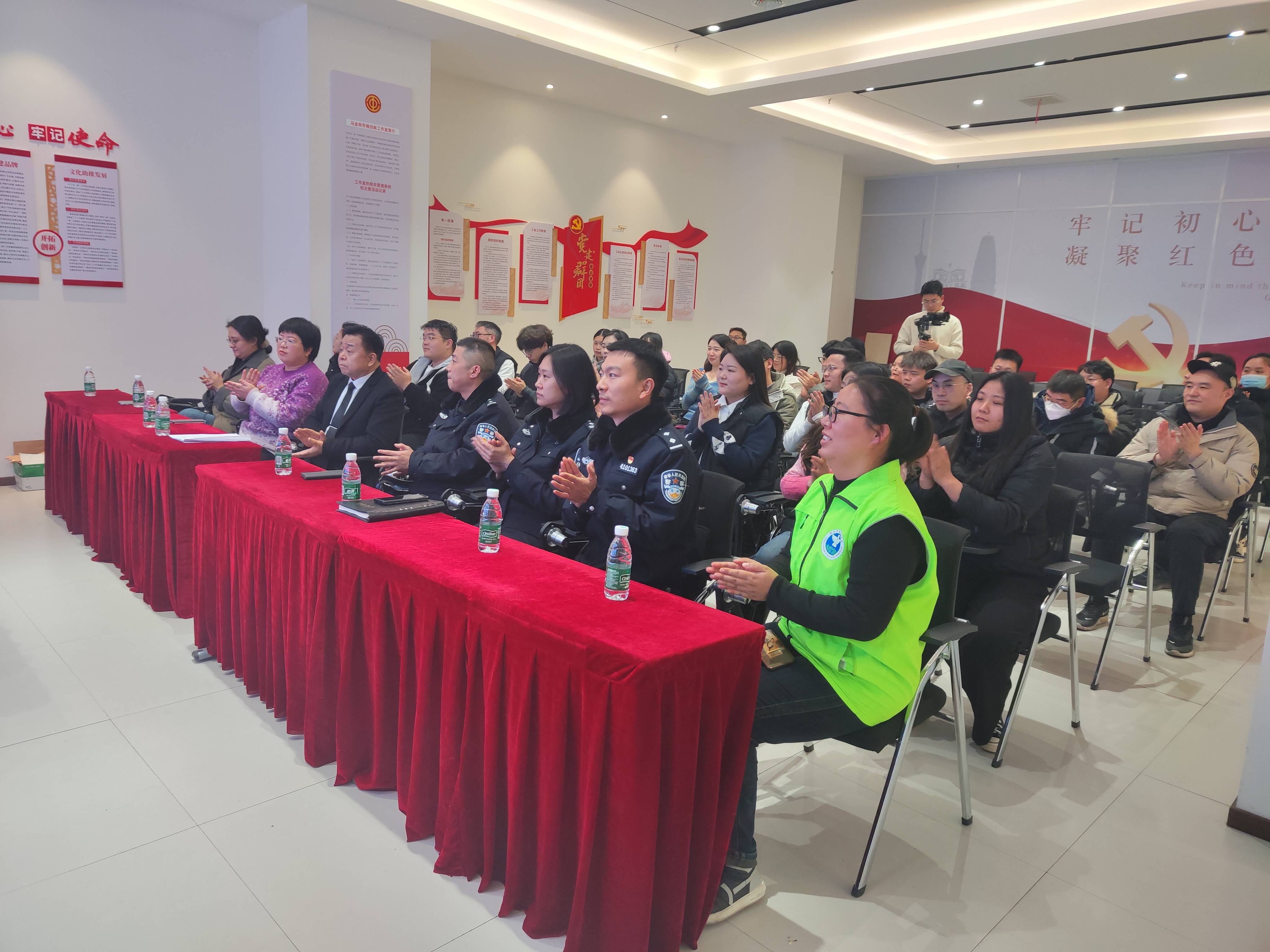 聚焦摆拍、编造、仿冒、低俗、炒作等突出问题　“清朗”专项行动严处一批短视频账号
