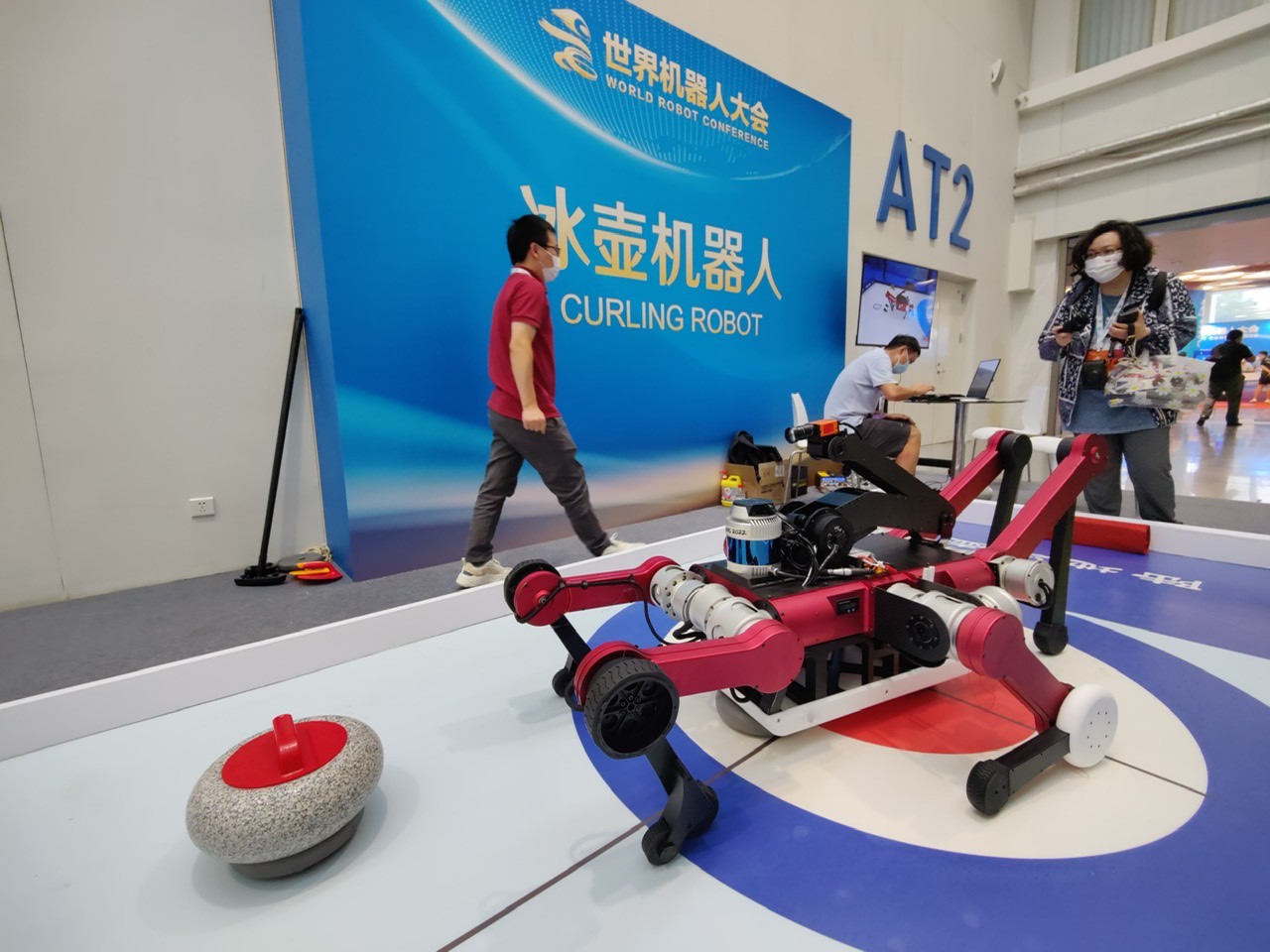 世界机器人大会即将开幕 十八只概念股半年报业绩向好