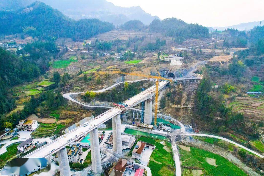 全国铁路建设再推进 前7月完成固定资产投资4330亿元