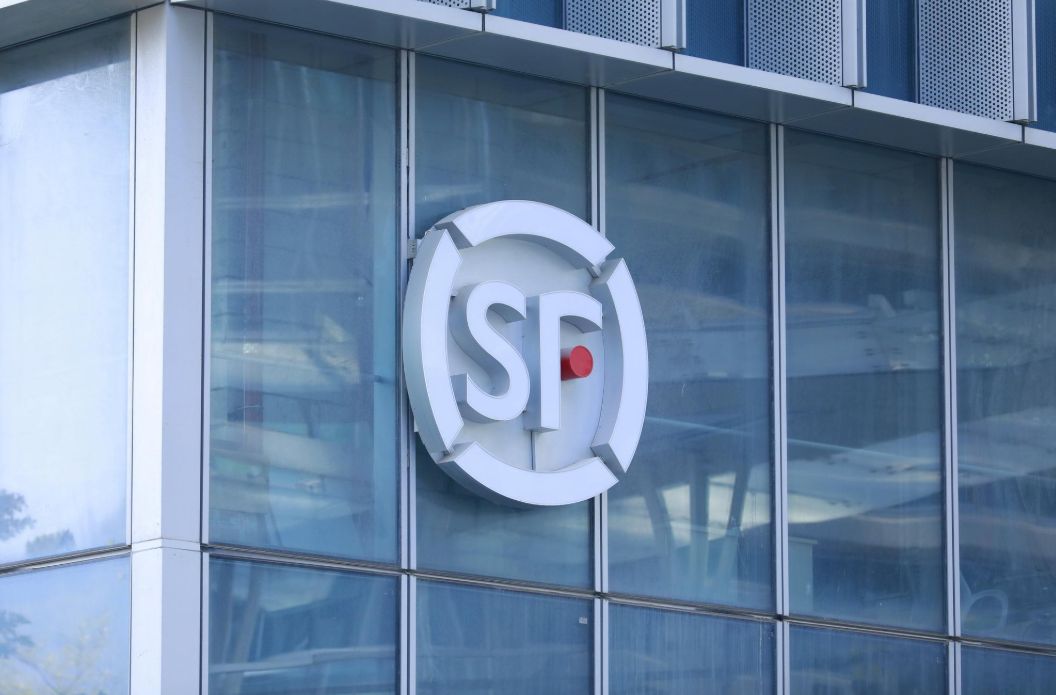 顺丰控股:7月速运物流业务量13.77亿票 同比增长33.69%