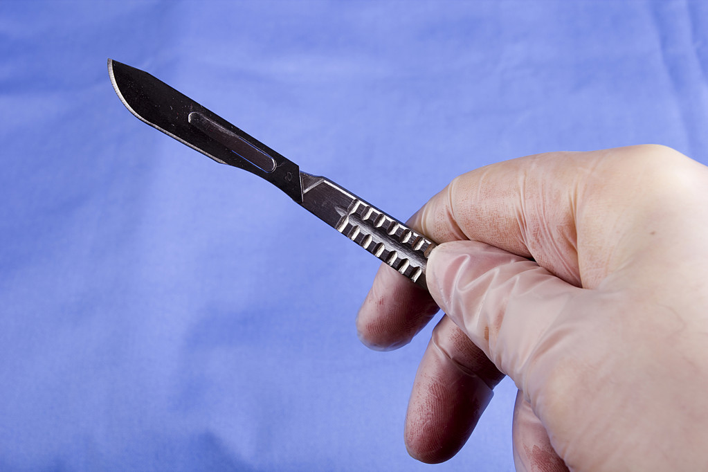 威贸电子：上半年净利润同比增长10.15% 完成医用电动手术刀线束技术攻关与量产爬坡