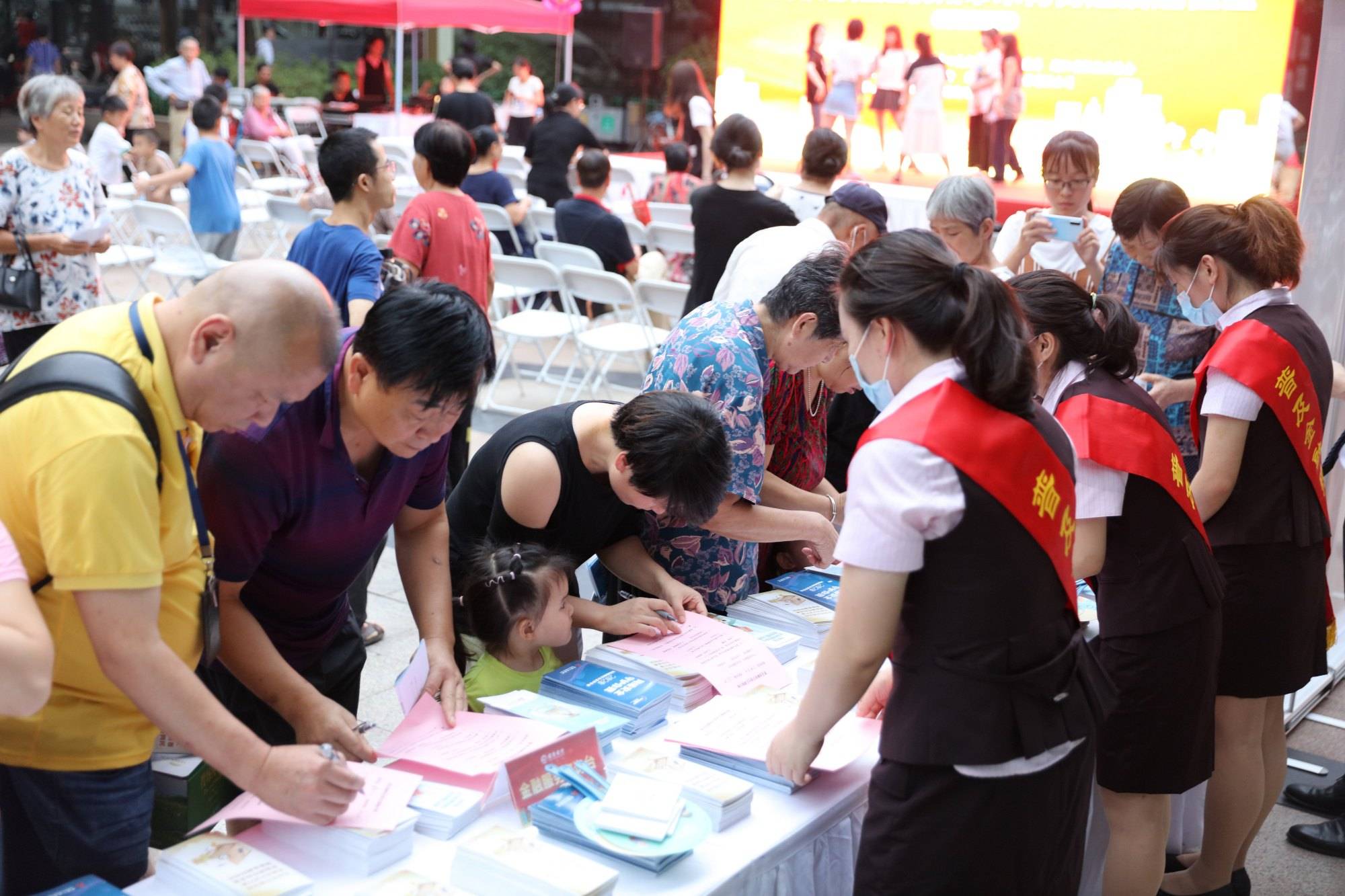 践行公募基金高质量发展 华商基金举办“金融知识进万家”社区活动