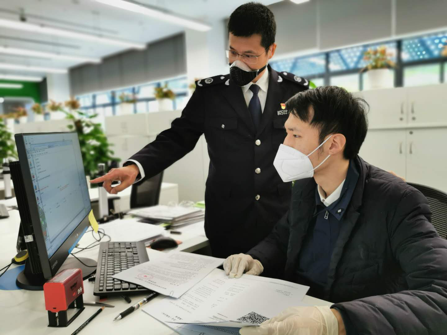 国家外汇局局长朱鹤新：跨境投融资便利化水平进一步提升