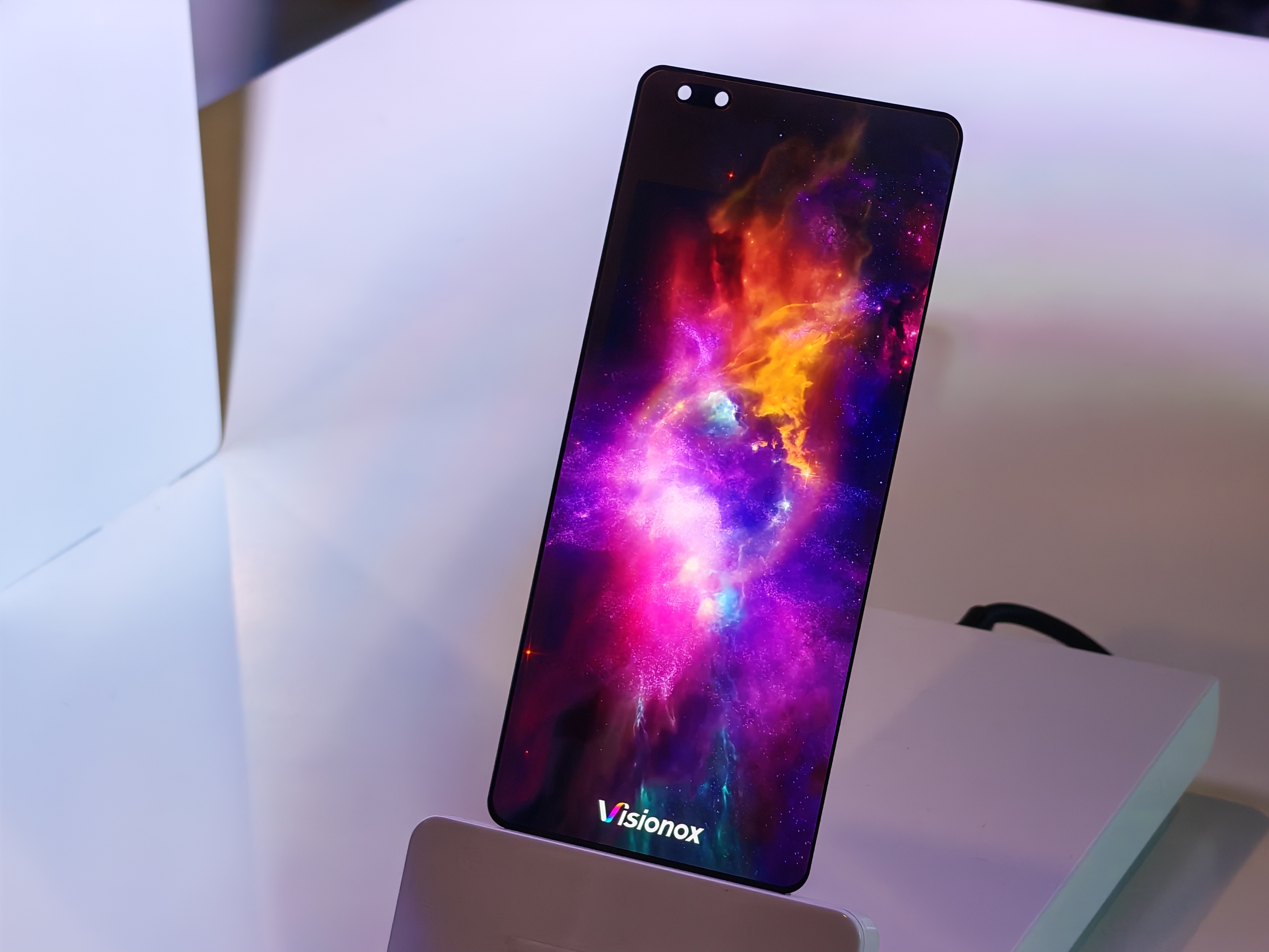 维信诺:拟投50亿元建昆山创新中心 发力新型显示技术