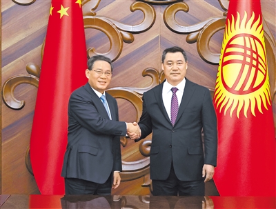 李强会见美国盖茨基金会主席比尔·盖茨