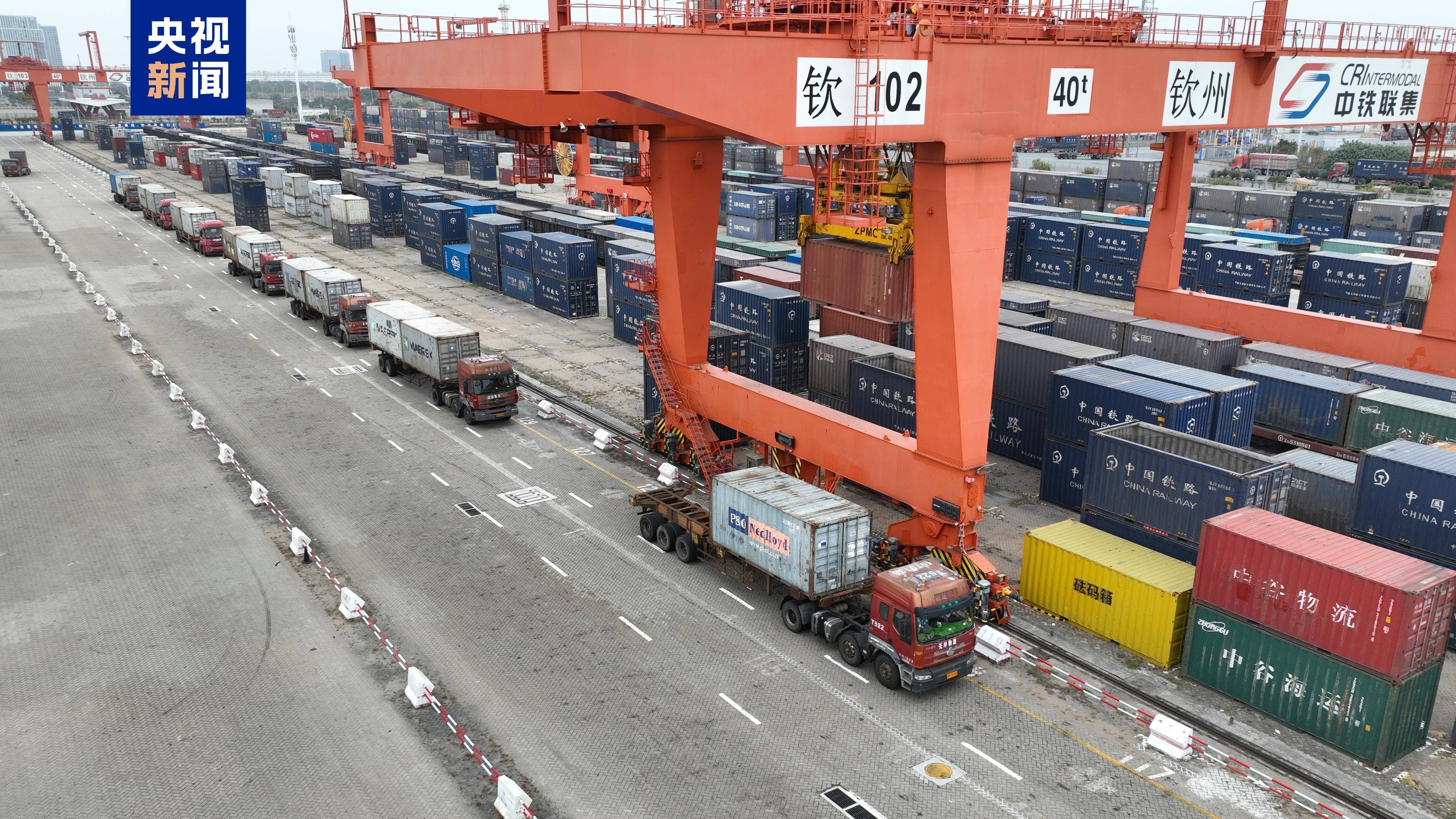 西部陆海新通道实现“海铁江”联运无缝对接