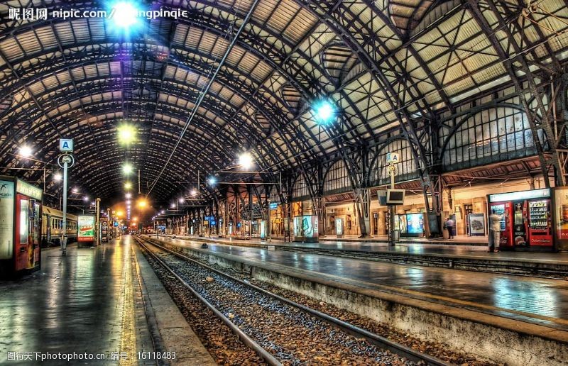 超2300万人次 国庆中秋假期首日全国铁路旅客发送量创新高