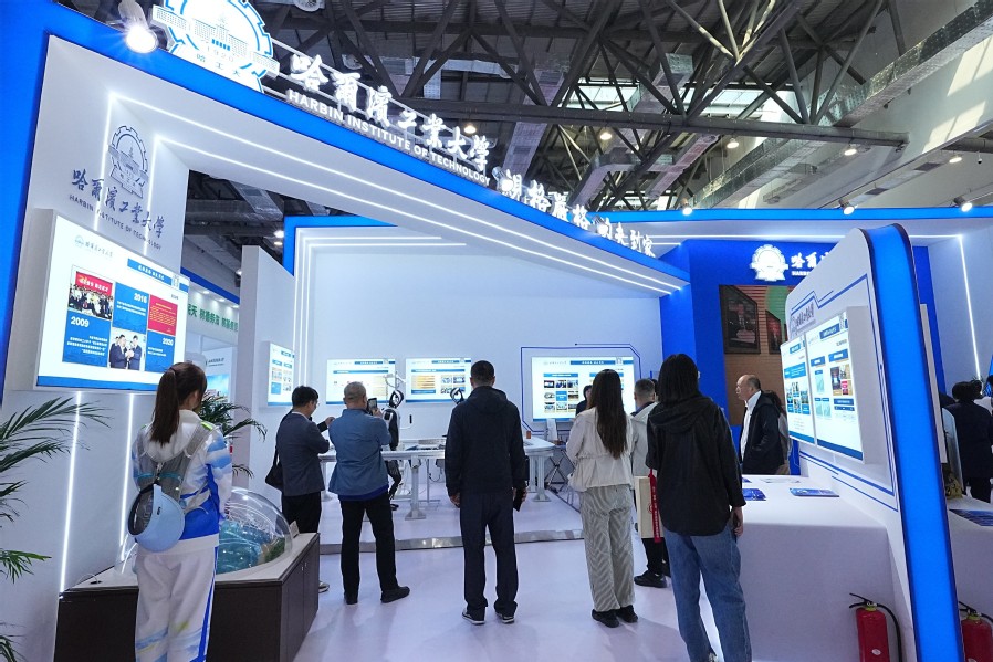 新华鲜报·第八届进博会｜越长越“高”！进博会八岁了