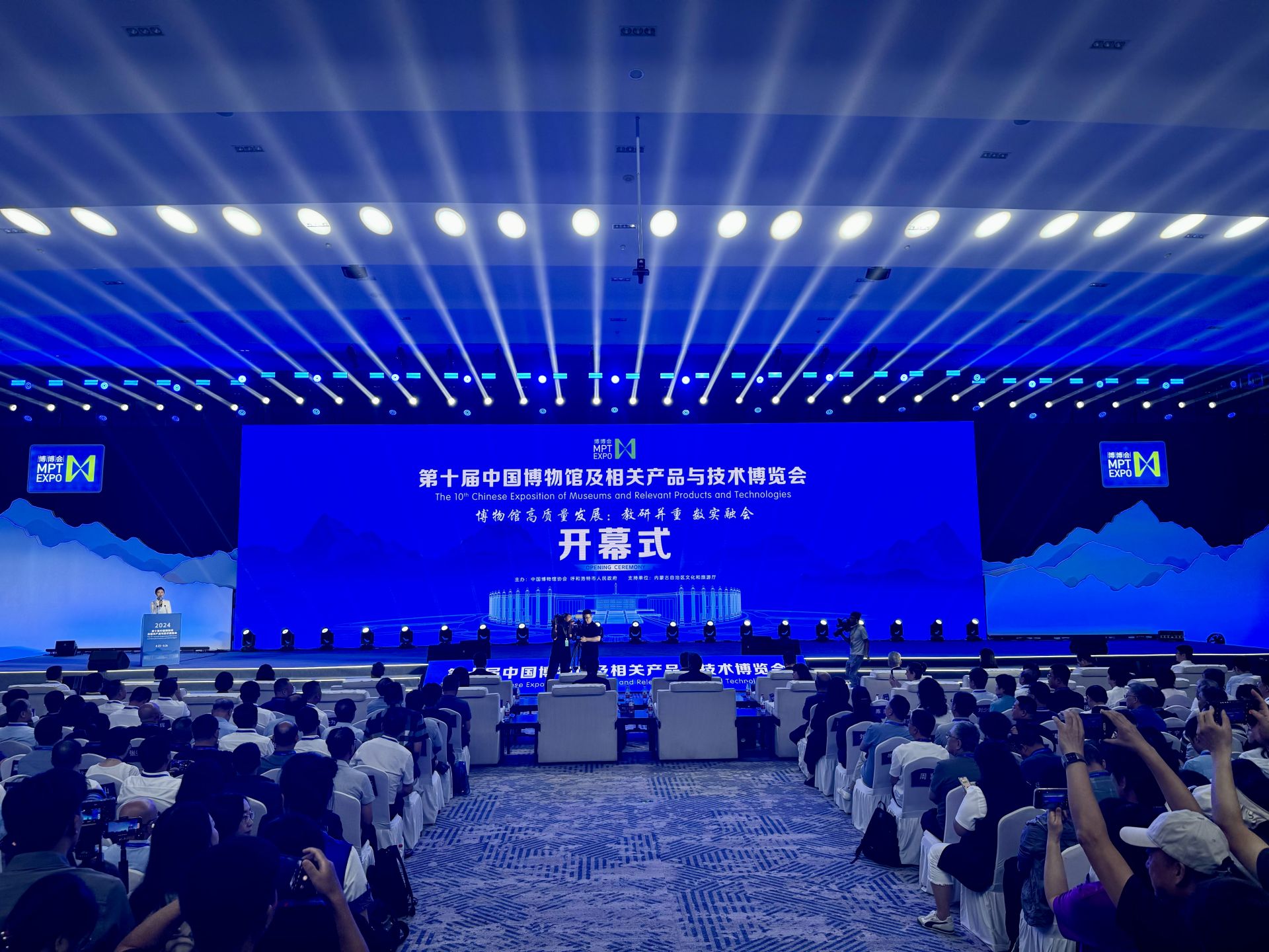 新华鲜报·第八届进博会｜越长越“高”！进博会八岁了