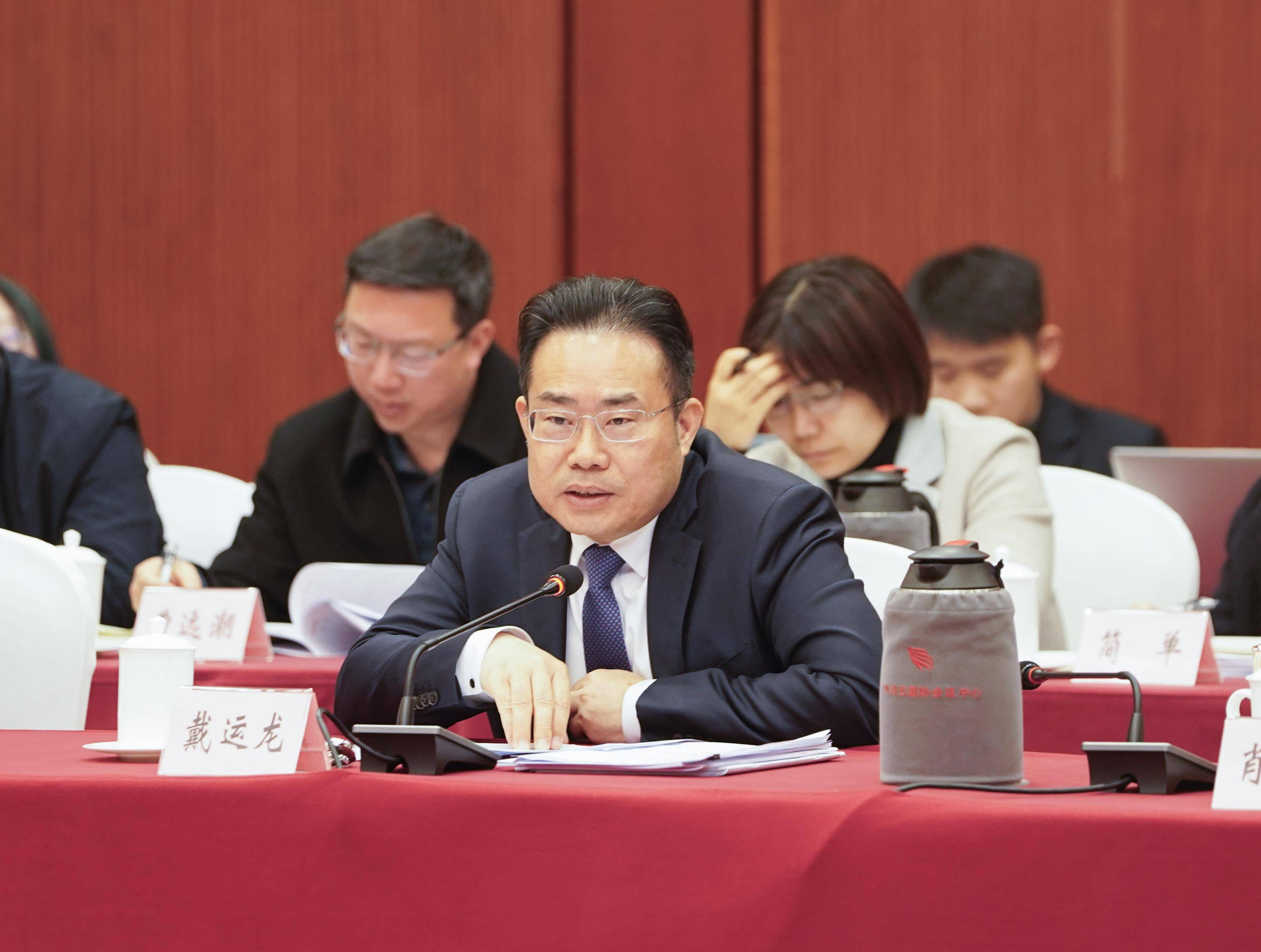 准确把握形势任务 财政政策更加有力有效