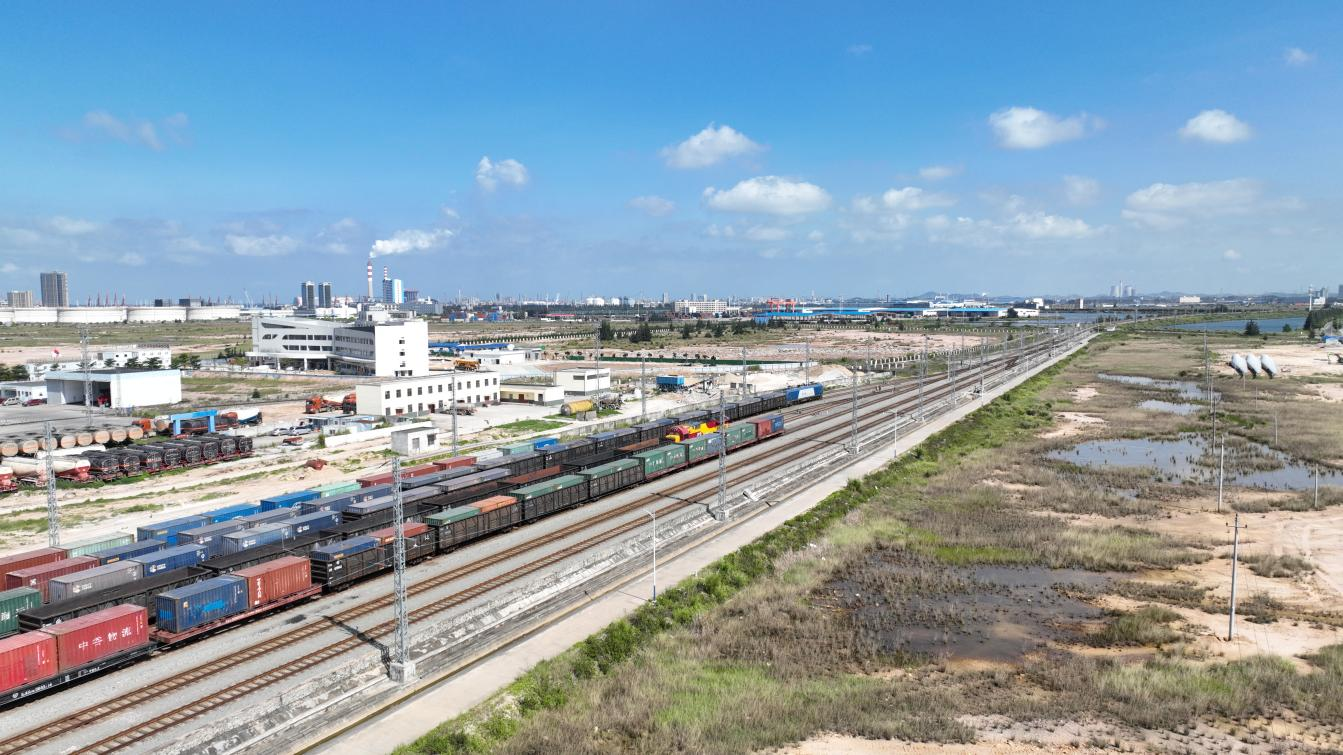 新闻分析：超500万标箱！西部陆海新通道班列向上向好之“势”从何而来