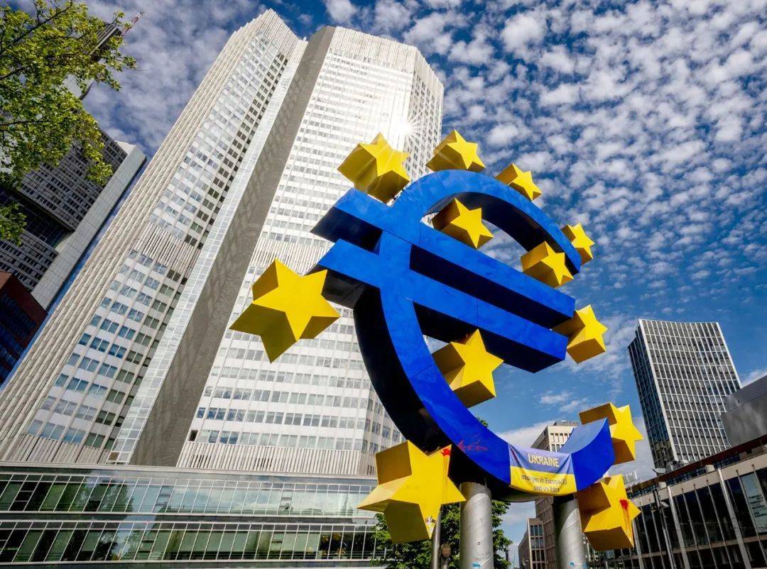 综述丨欧洲央行“按兵不动” 美欧货币政策愈显分化