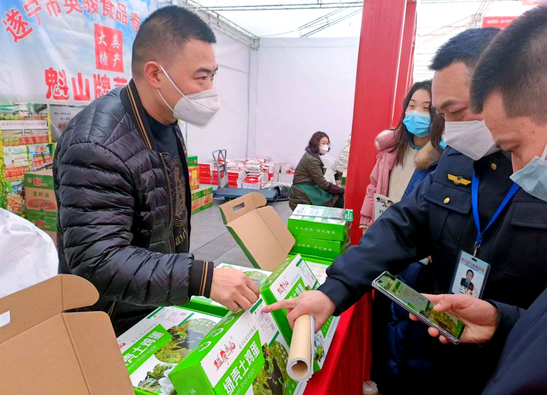 完善农产品质量安全承诺达标合格证制度 夯实农产品生产经营者主体责任 ——农业农村部法规司、农产品质量安全监管司负责人就《农产品质量安全承诺达标合格证管理办法》答记者问