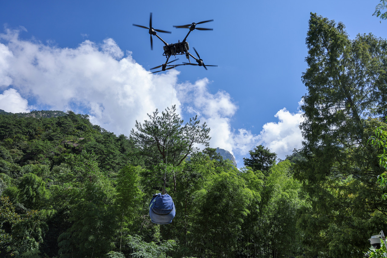 数智交通新体验丨“打飞的”逛景区 低空经济高速“起飞”