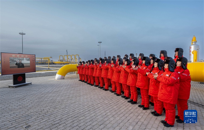 习近平春节前夕在北京看望慰问基层干部群众