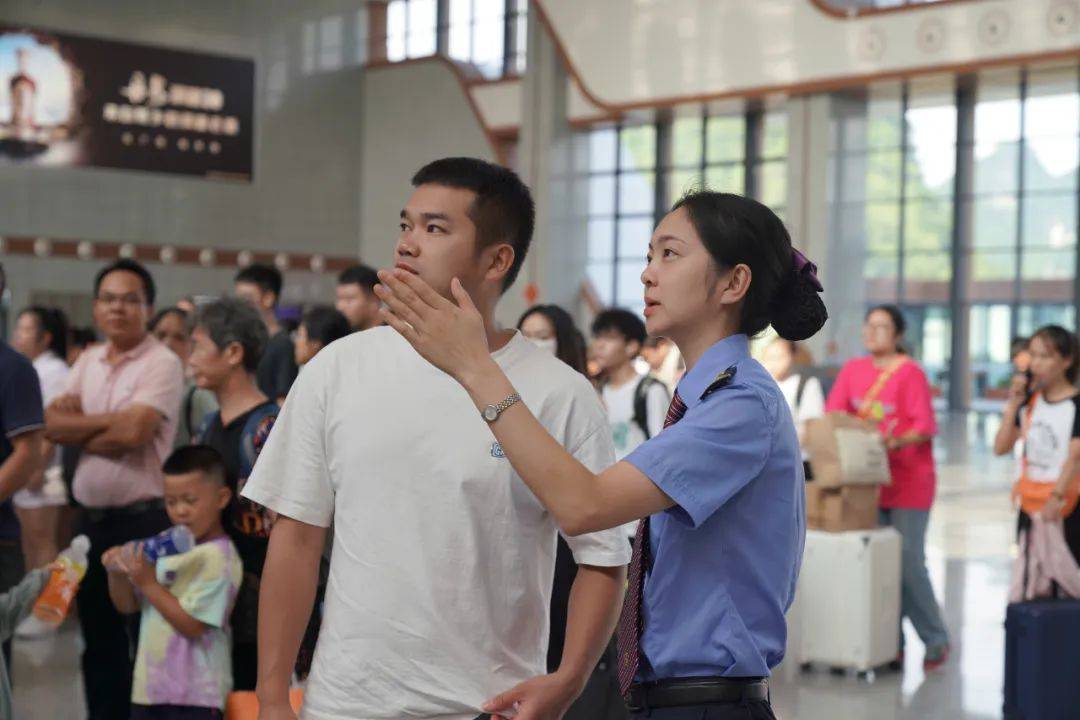 铁路部门节后客流高峰时段将增开夜间高铁列车