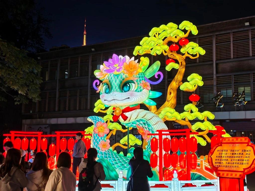 中国春节“圈粉”世界