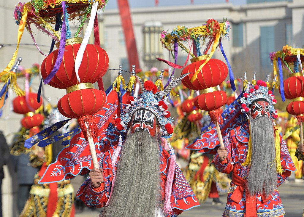 新春走基层丨甘肃临夏:黄土高坡绽放“花”样生活