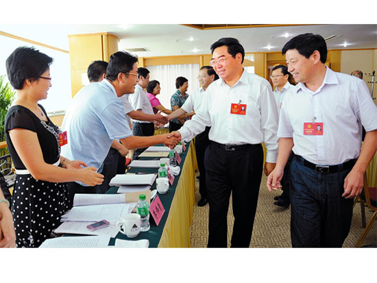 代表委员履职故事丨不负重托 逐梦前行——2025年代表委员履职故事