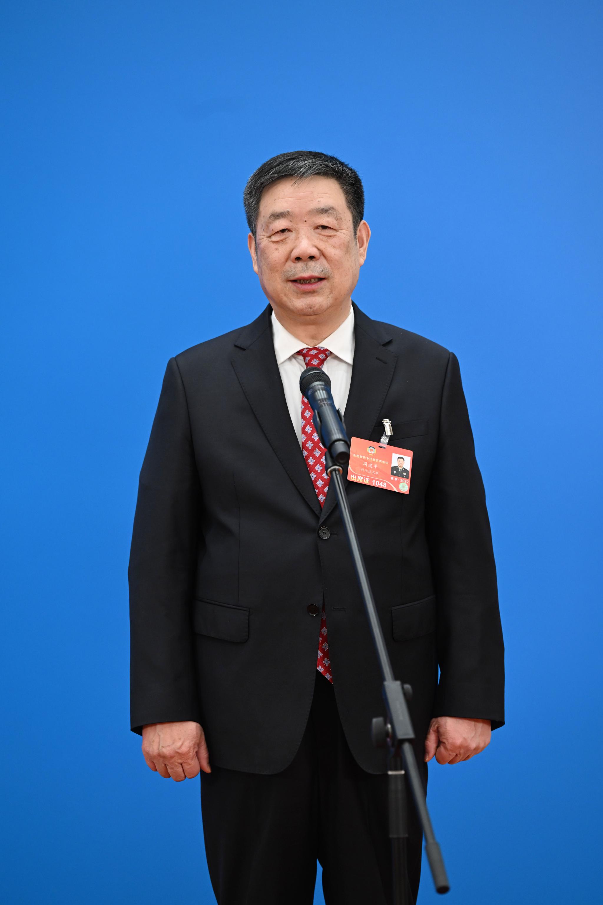 两会热点 | 全国政协委员、奇安信董事长齐向东：为AI预设“安全护栏” 促进创新行稳致远