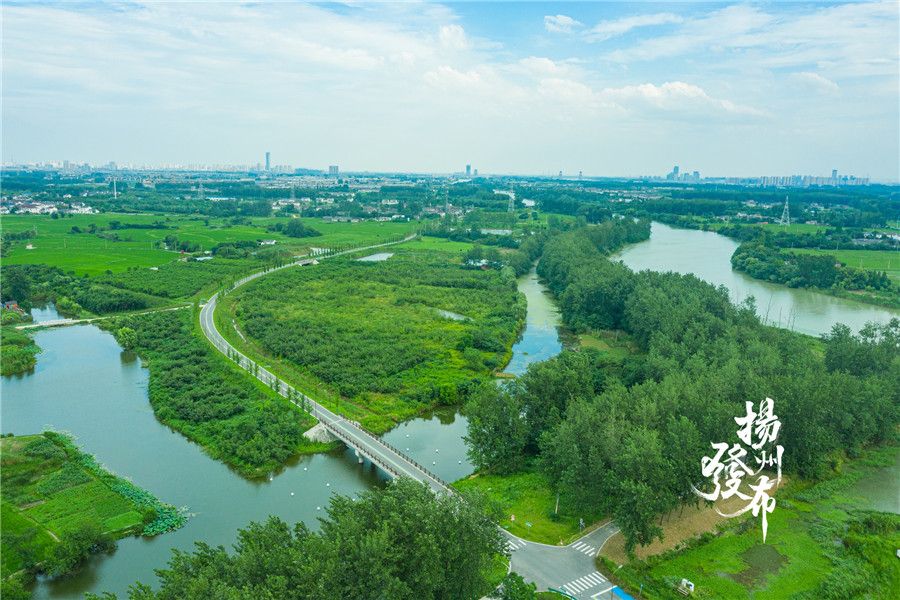 两会受权发布丨李强在政府工作报告中提出，加快推动全面绿色转型