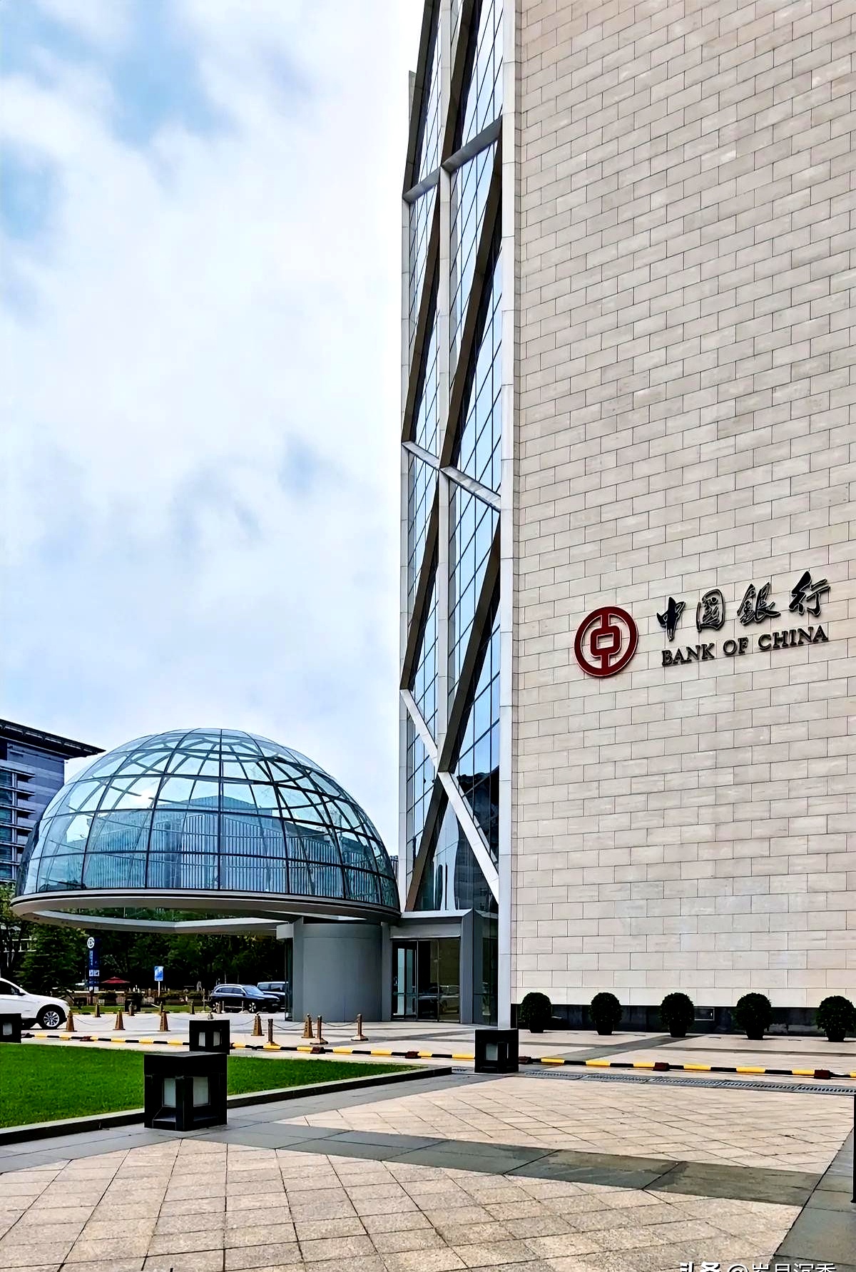 中国人民银行行长：中国没有必要也无意通过汇率贬值获取贸易竞争优势