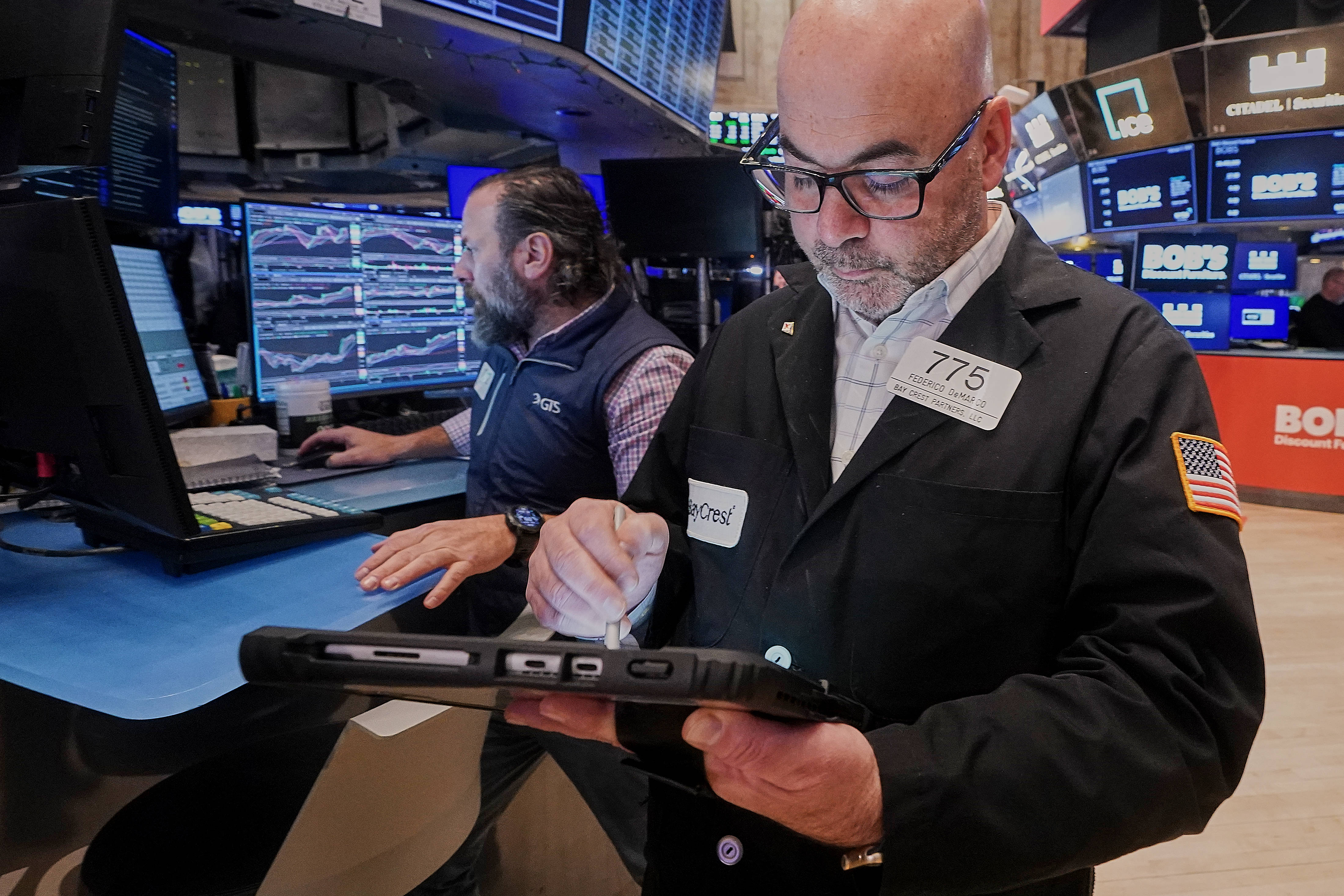 纽约股市三大股指18日显著下跌